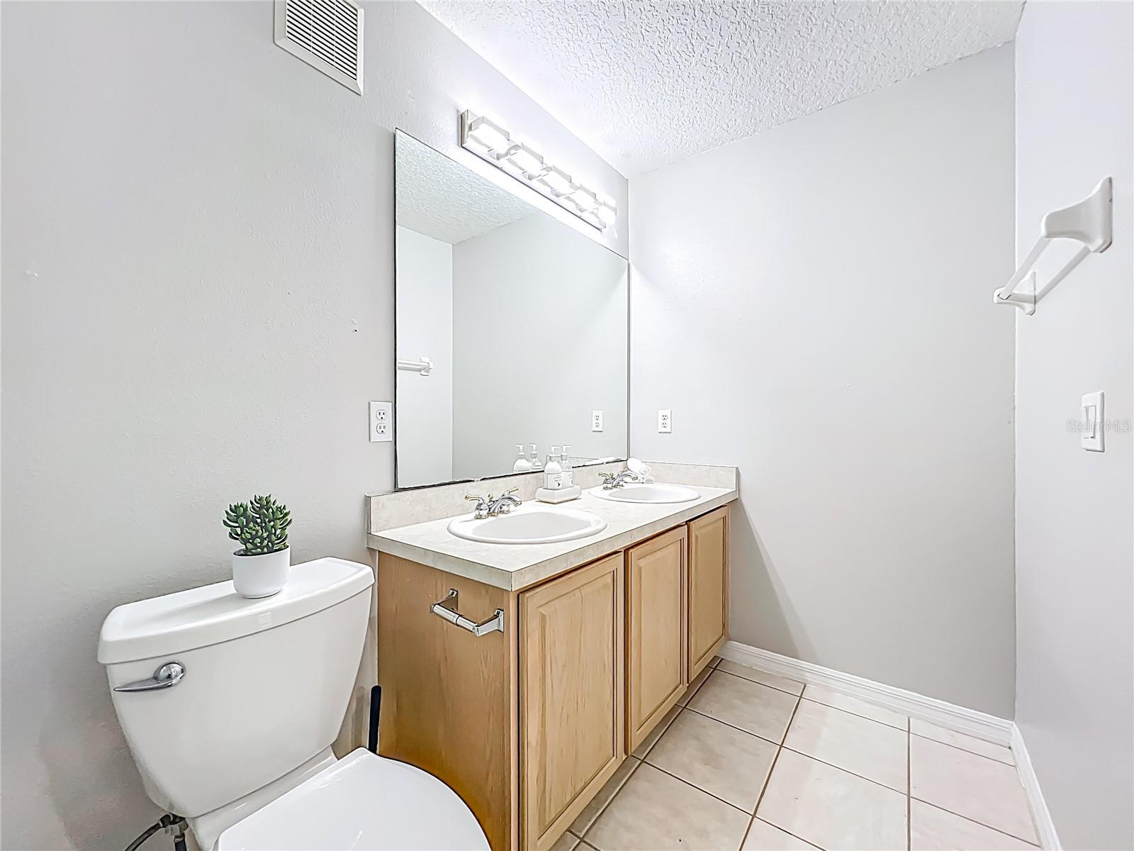Image 32 of 39 For 671 Sandy Neck Lane 102