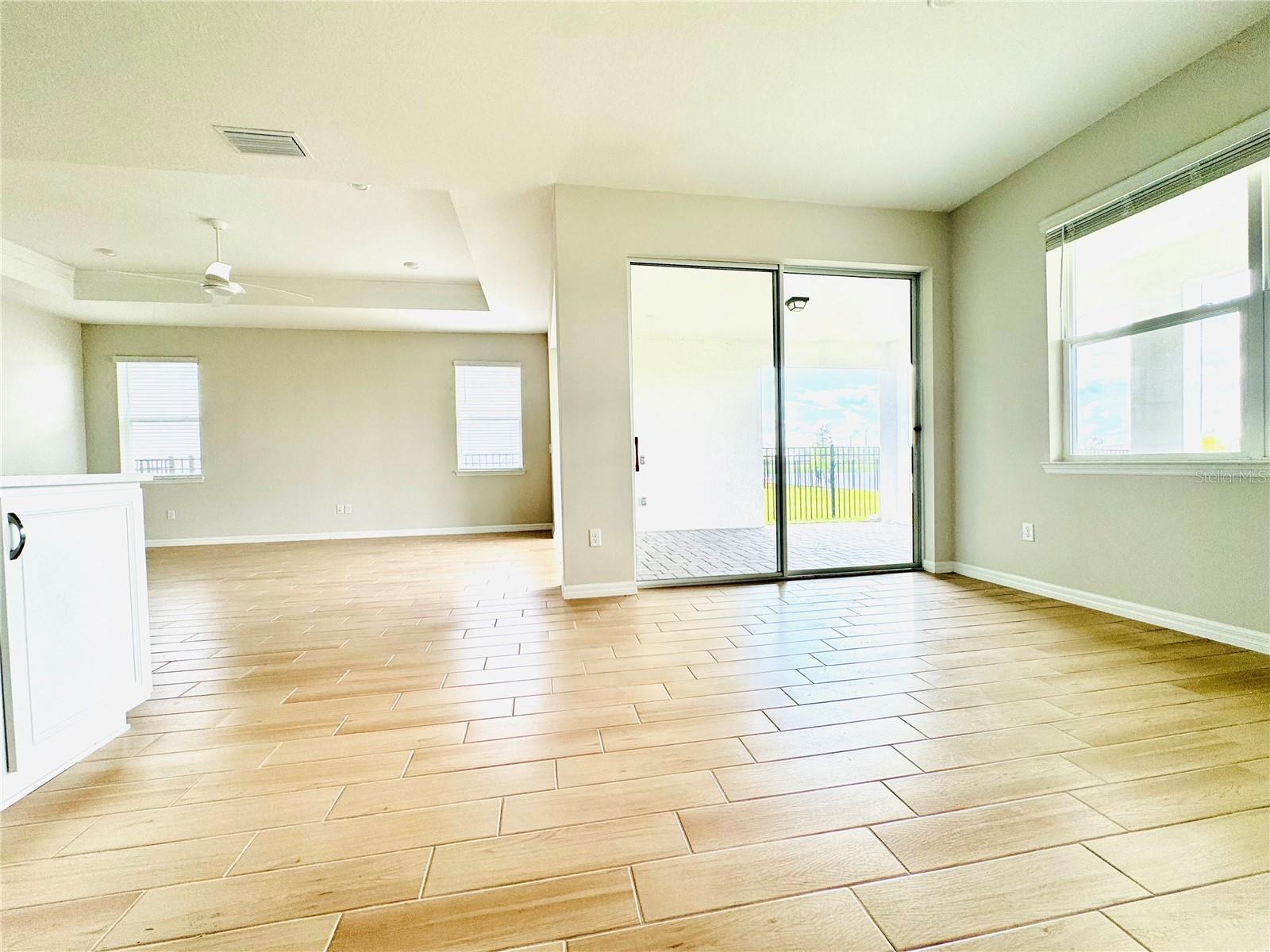 Image 15 of 39 For 6618 Willow View Avenue