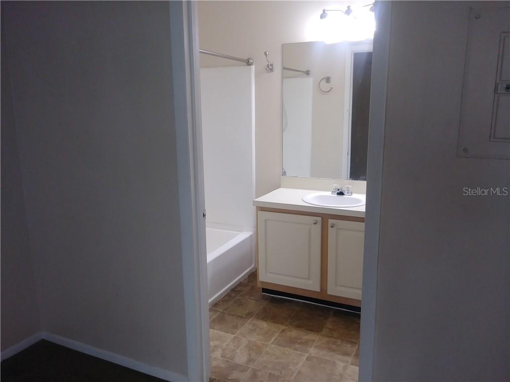 Image 11 of 15 For 2585 Grassy Point Drive 313