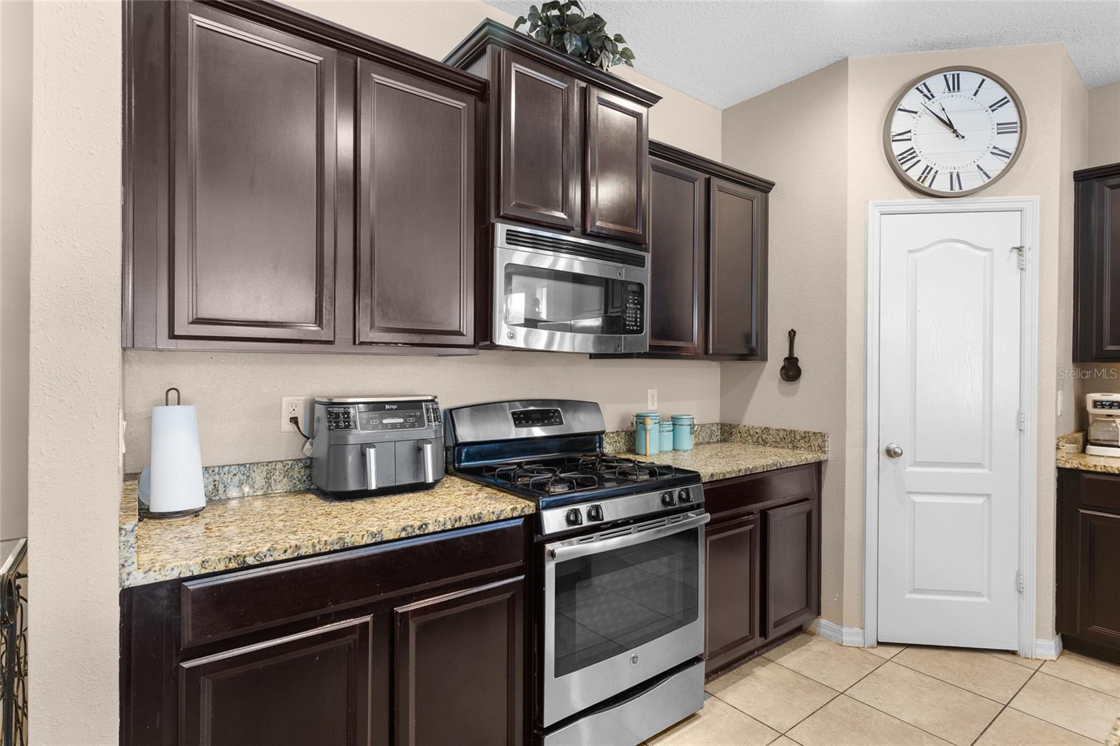 Image 4 of 31 For 2662 Trafalgar Boulevard