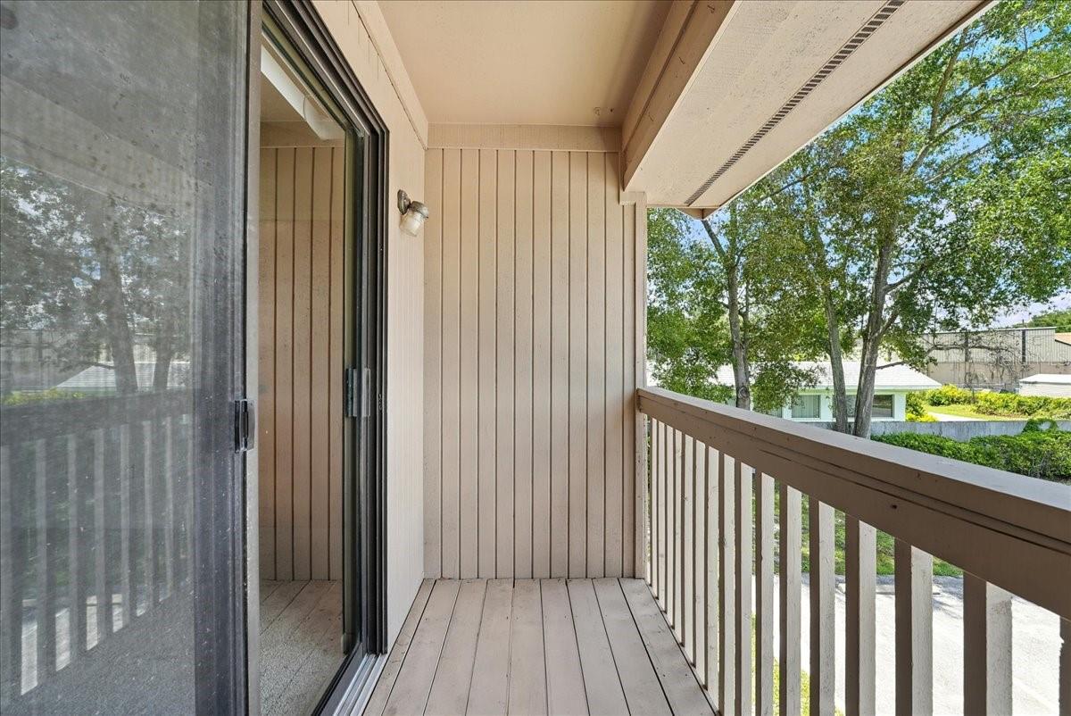 Image 13 of 16 For 752 Howland Lane 116