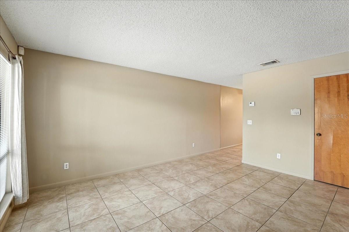 Image 4 of 16 For 752 Howland Lane 116