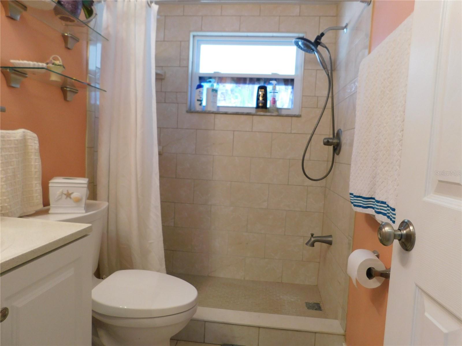 Listing photo id 8 for 3801 Darlington Road
