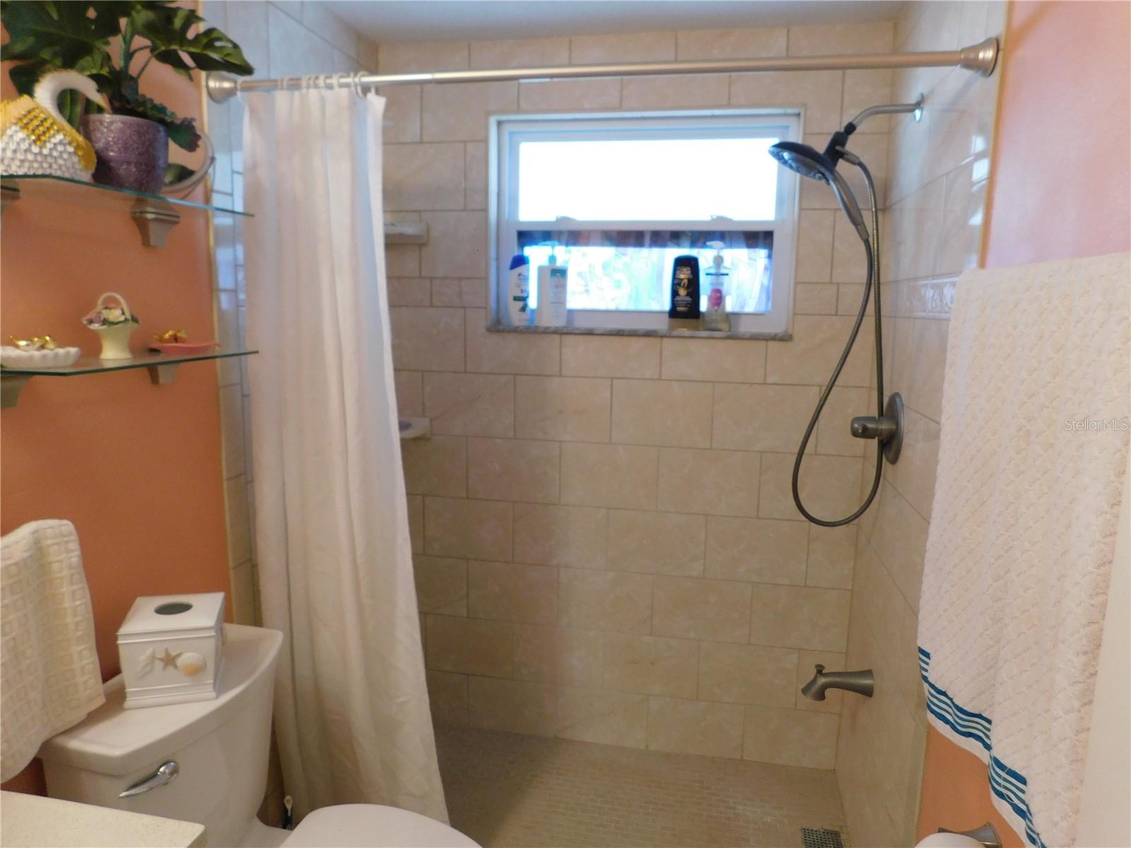 Listing photo id 9 for 3801 Darlington Road