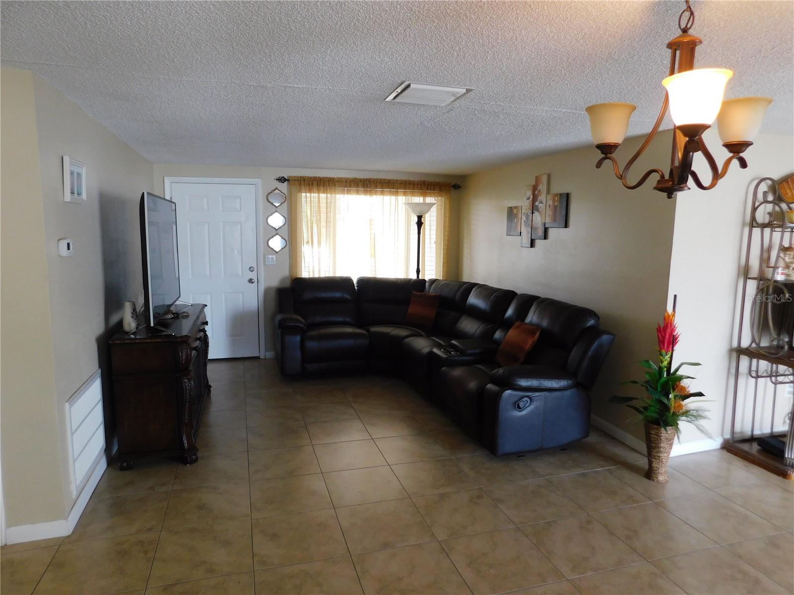 Listing photo id 3 for 3801 Darlington Road