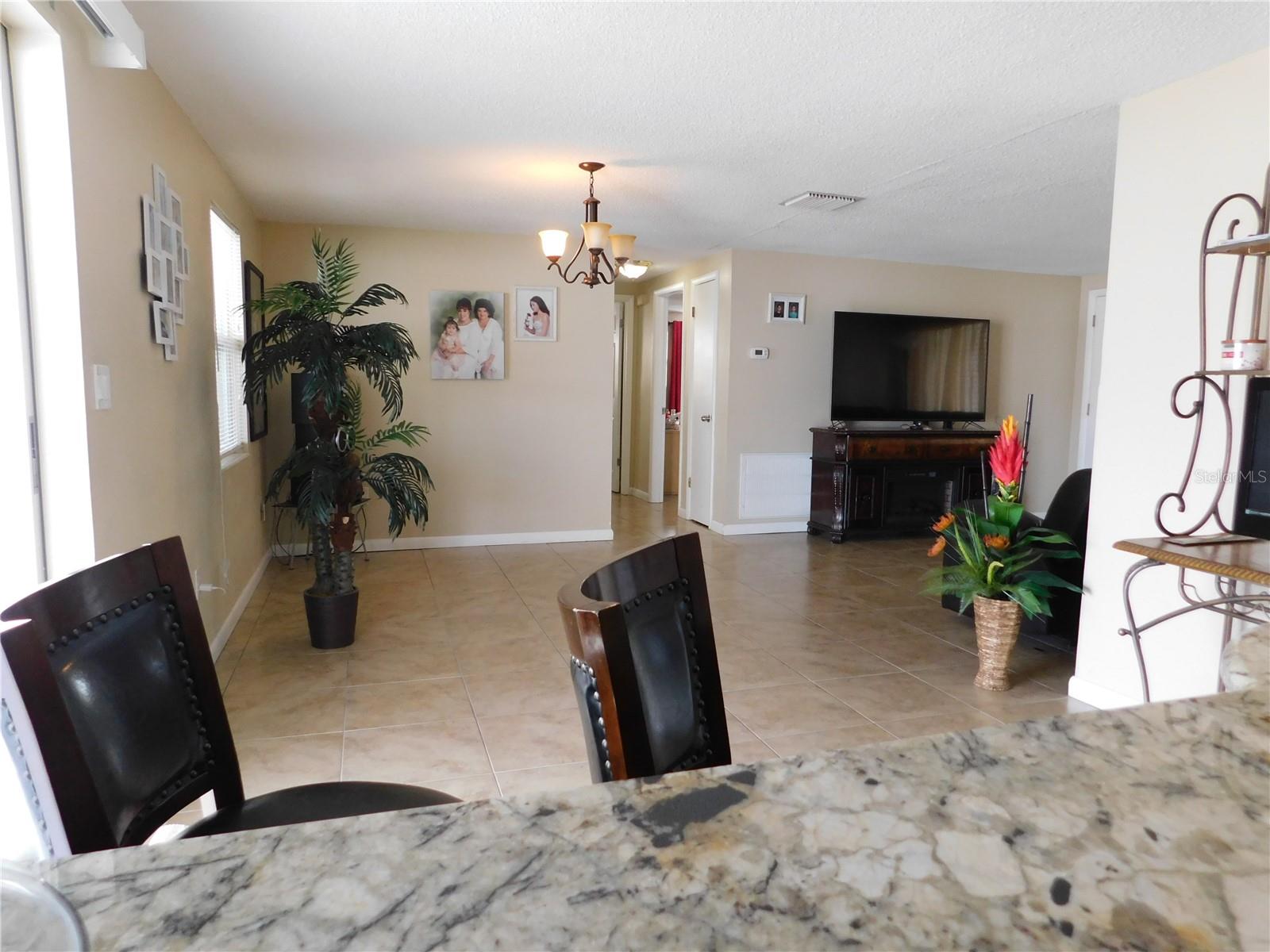 Listing photo id 4 for 3801 Darlington Road