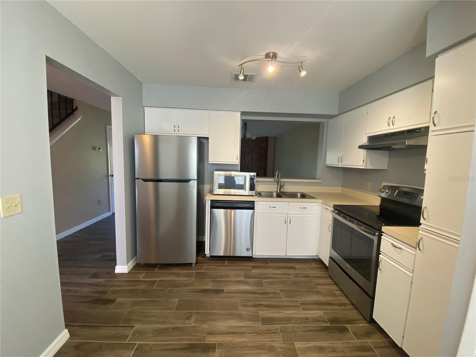 Image 5 of 24 For 2864 Wareham Court