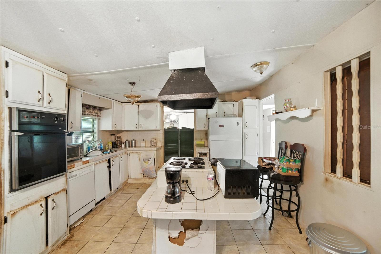 Image 13 of 33 For 15215 Vine Street