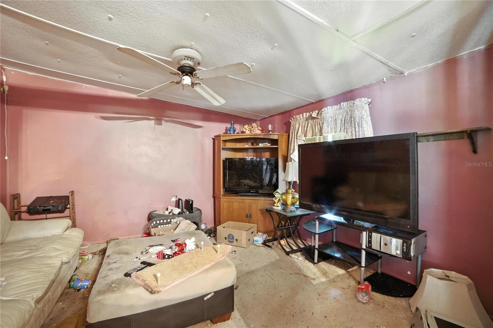 Image 14 of 33 For 15215 Vine Street