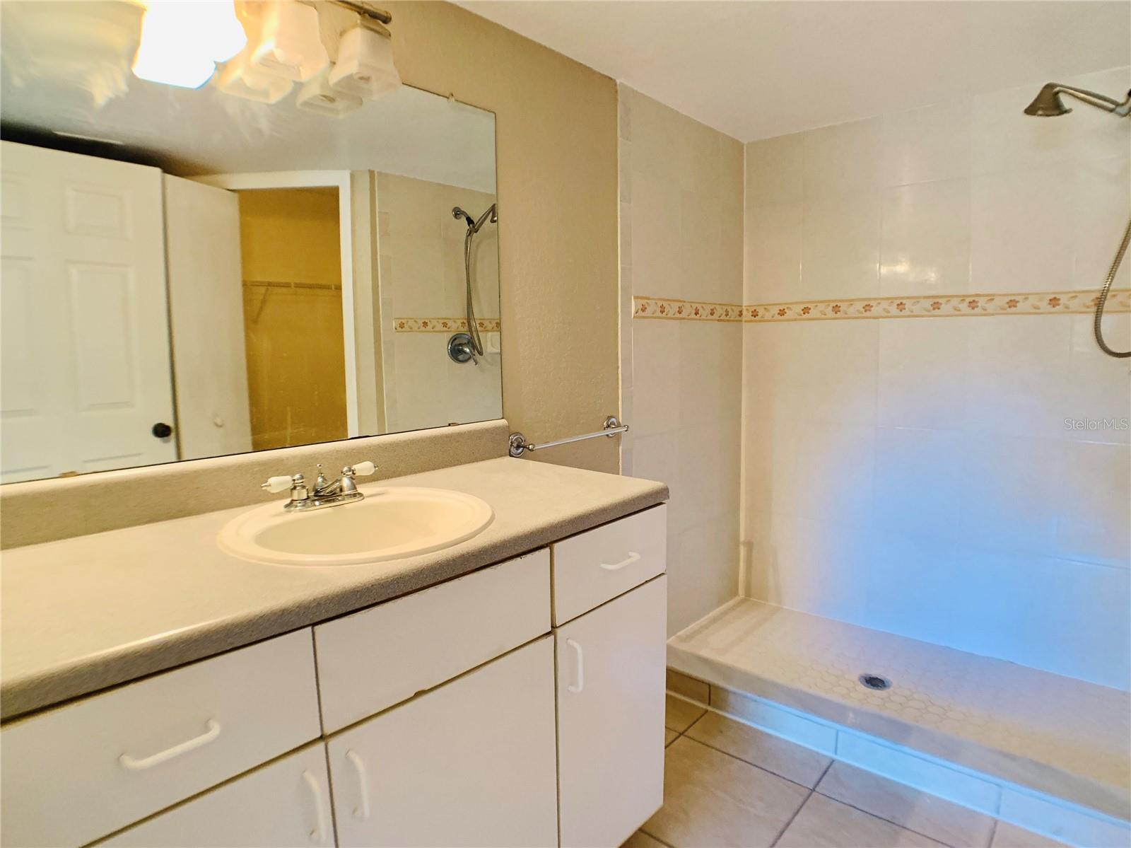 Image 11 of 31 For 5136 Park Central Drive 225