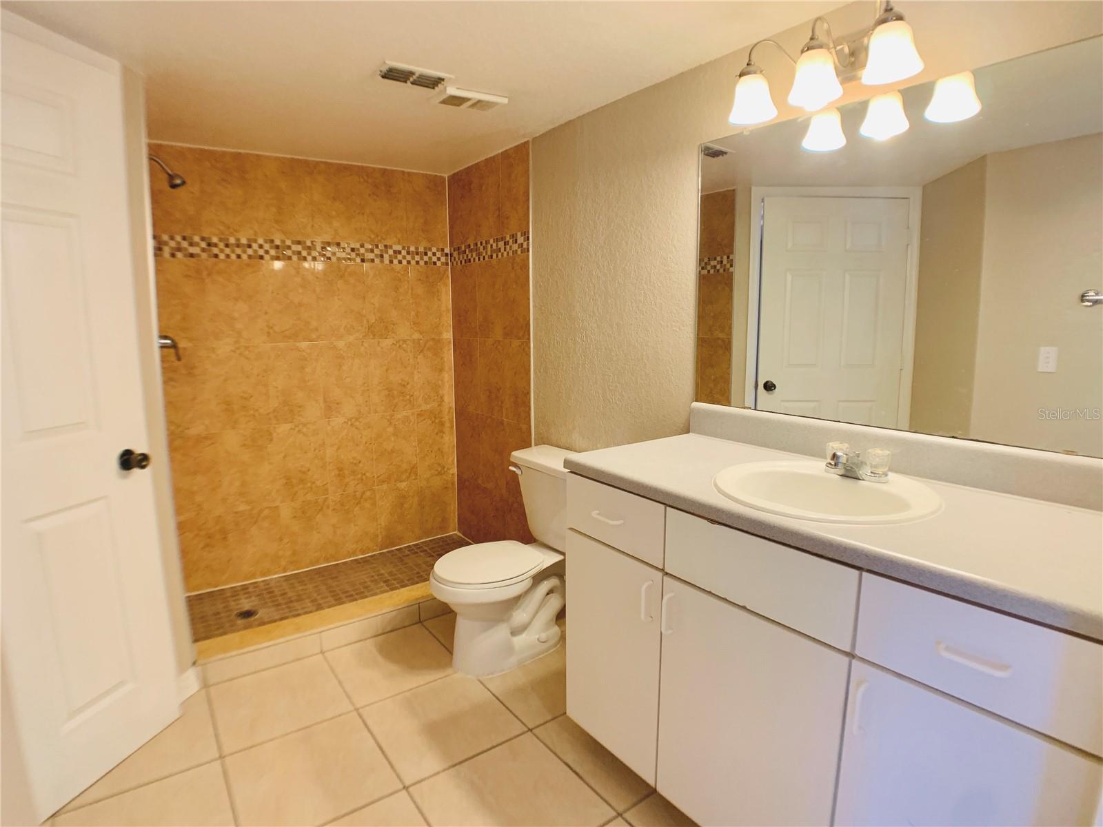Image 15 of 31 For 5136 Park Central Drive 225