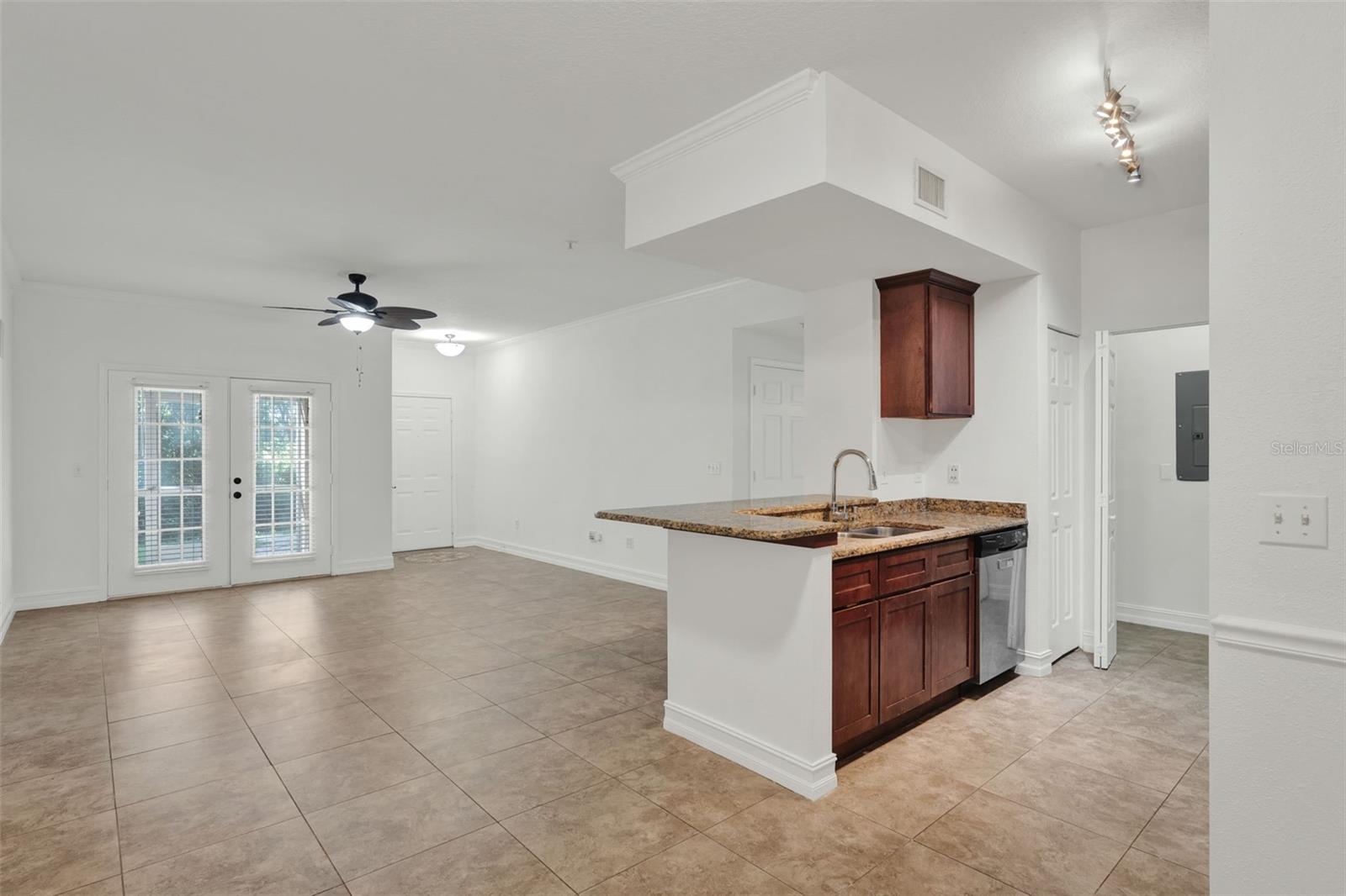Image 5 of 41 For 14353 Fredricksburg Drive 911