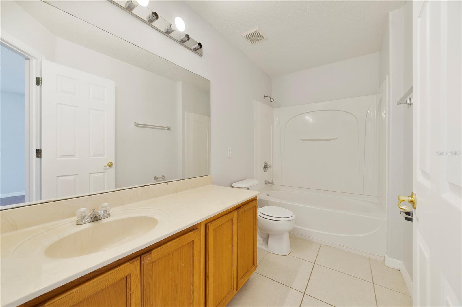 Image 19 of 24 For 2725 Portchester Court