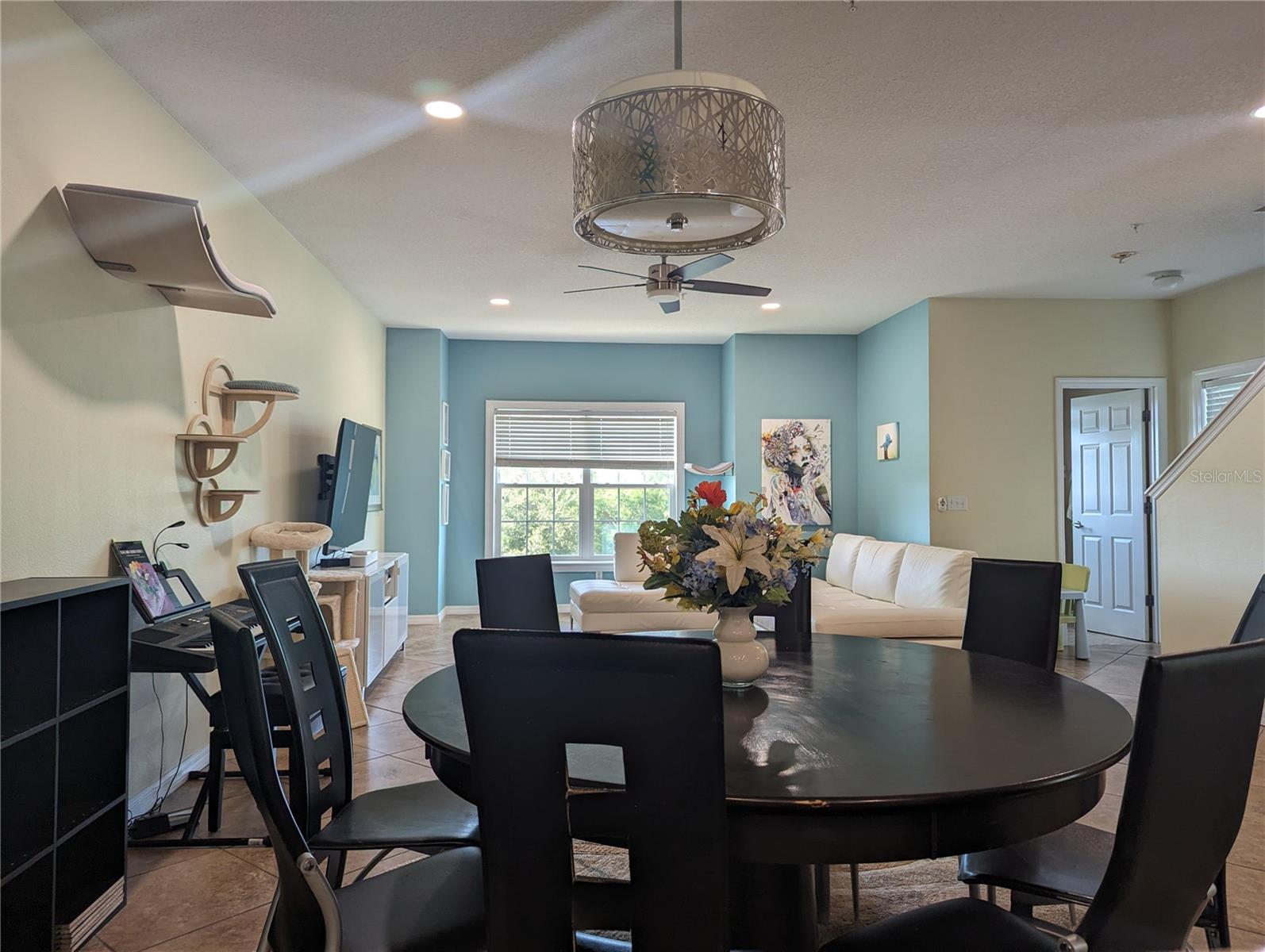 Image 6 of 26 For 201 Maplebrook Drive