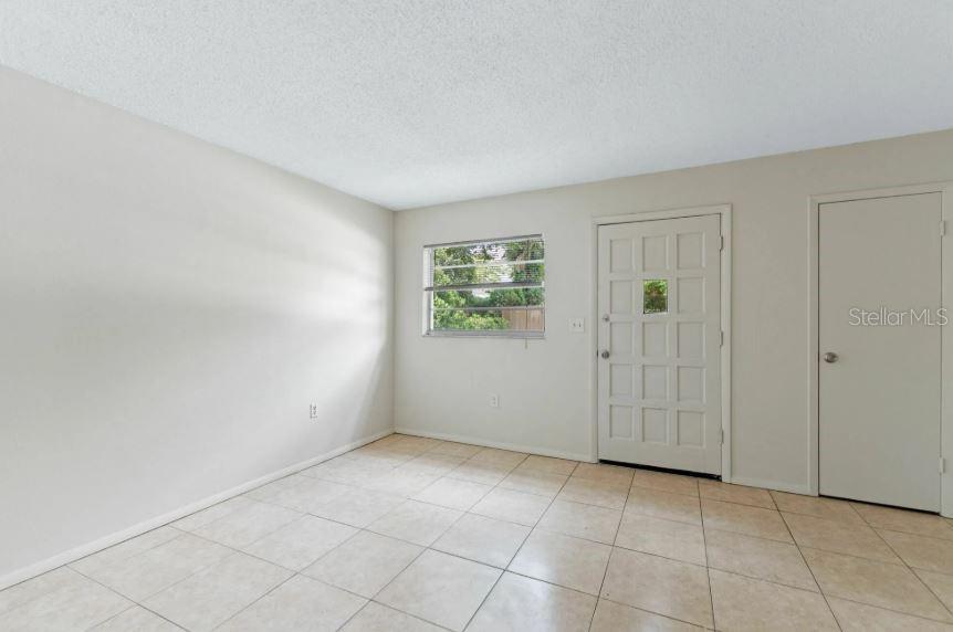 Image 3 of 17 For 118 Hardin Place G