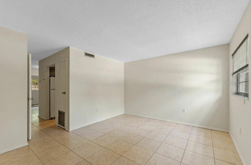 Image 6 of 17 For 118 Hardin Place G