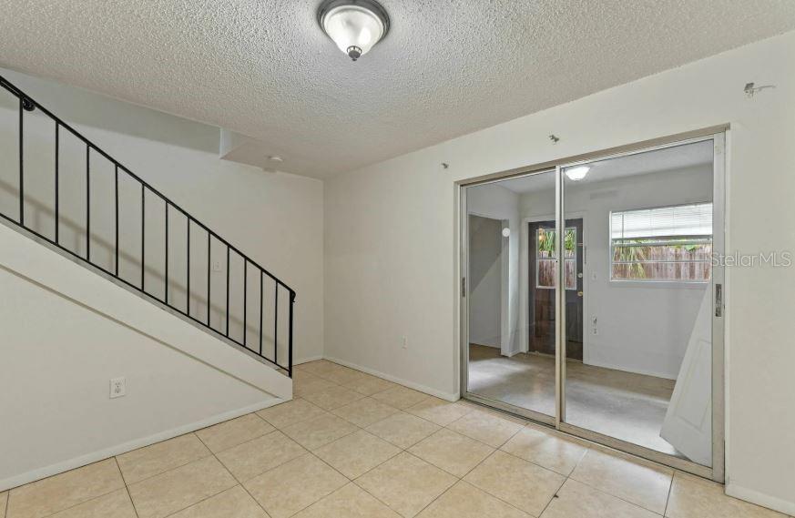 Image 8 of 17 For 118 Hardin Place G