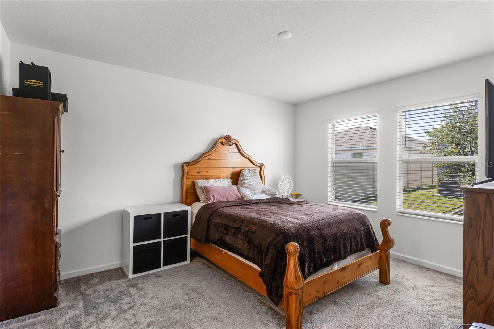 Image 13 of 31 For 290 Lawson Avenue