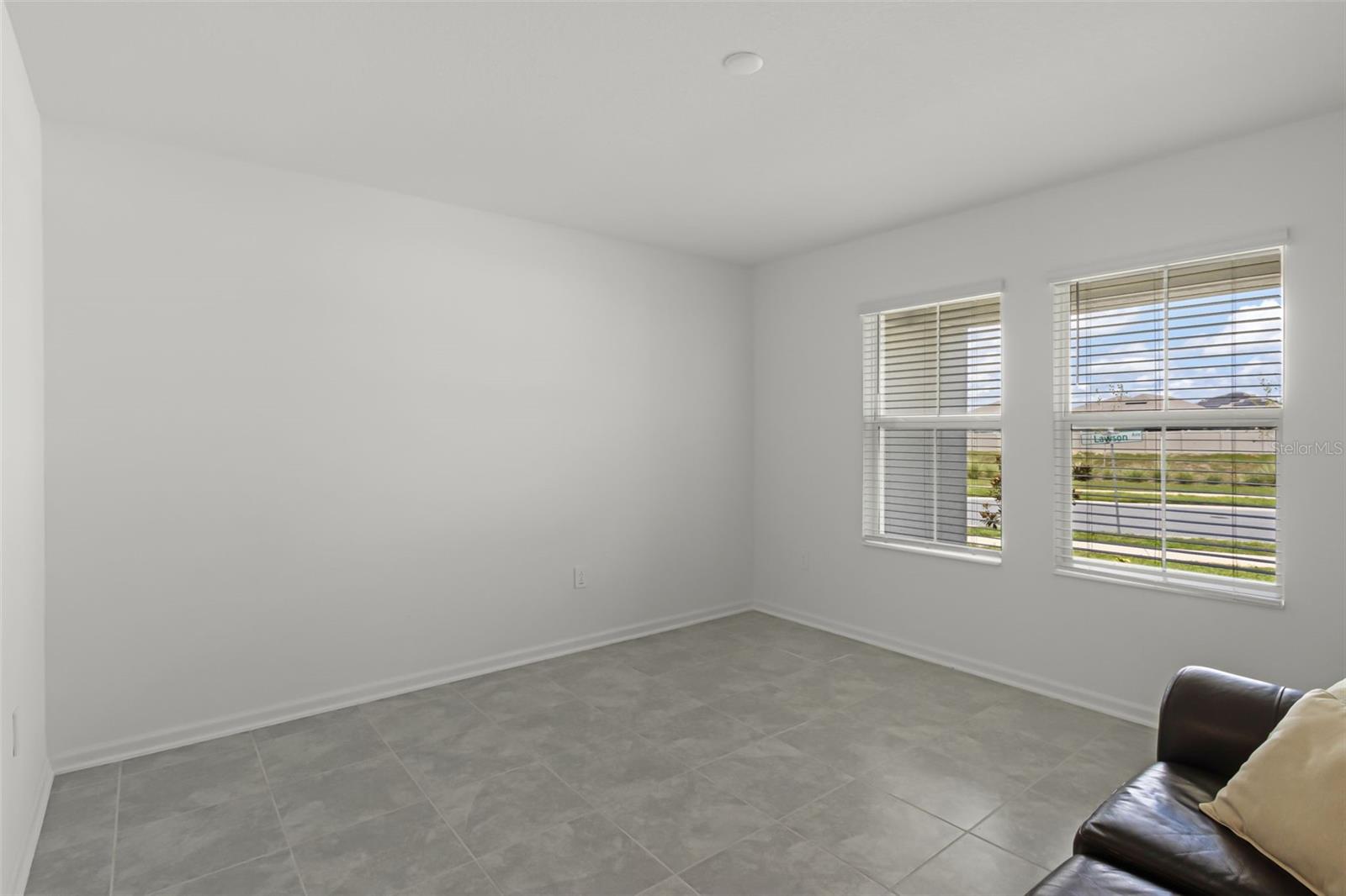 Image 17 of 31 For 290 Lawson Avenue