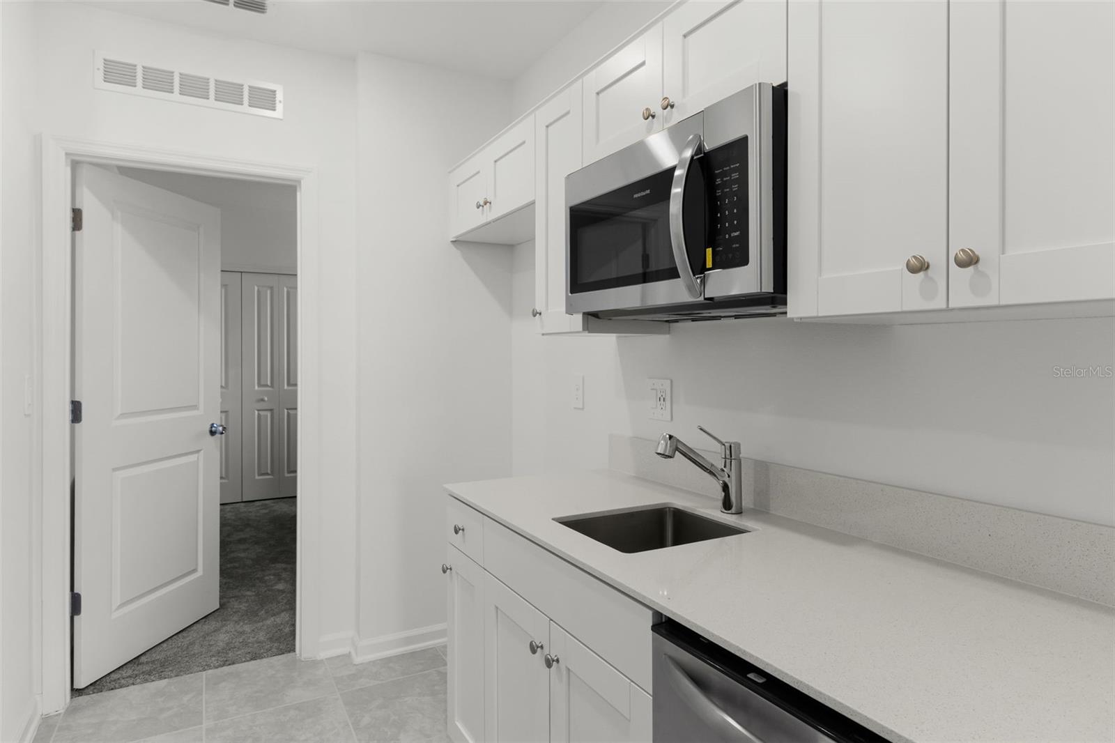 Image 18 of 31 For 290 Lawson Avenue