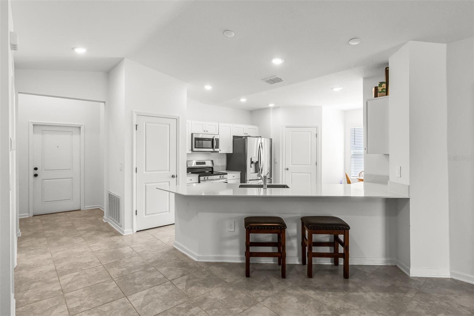 Image 4 of 31 For 290 Lawson Avenue