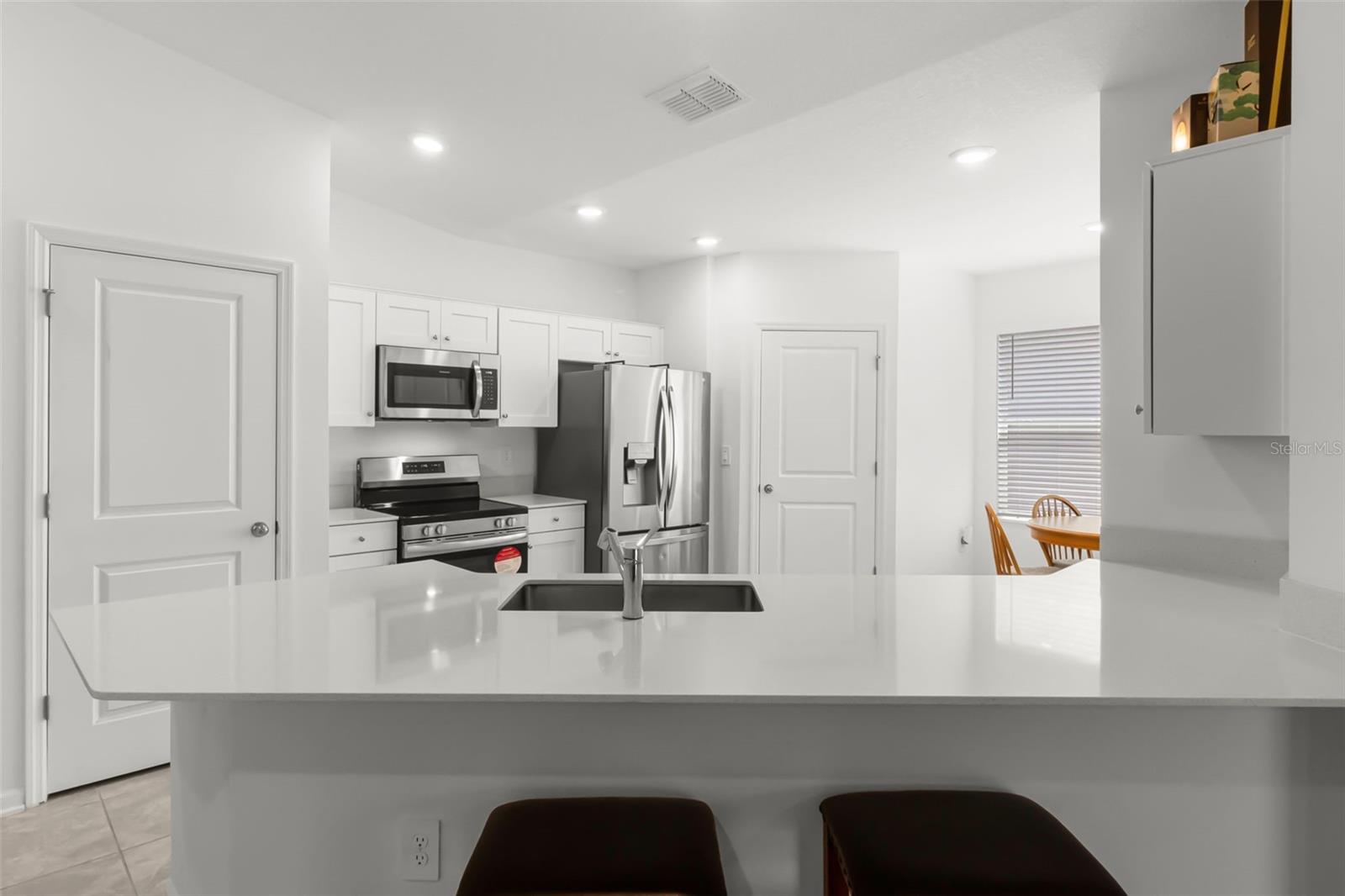 Image 6 of 31 For 290 Lawson Avenue