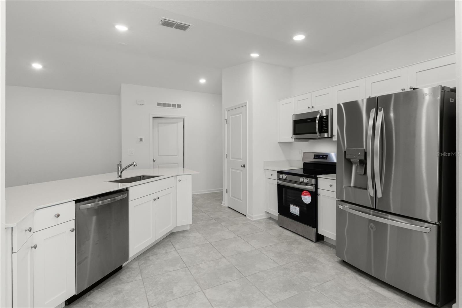 Image 8 of 31 For 290 Lawson Avenue