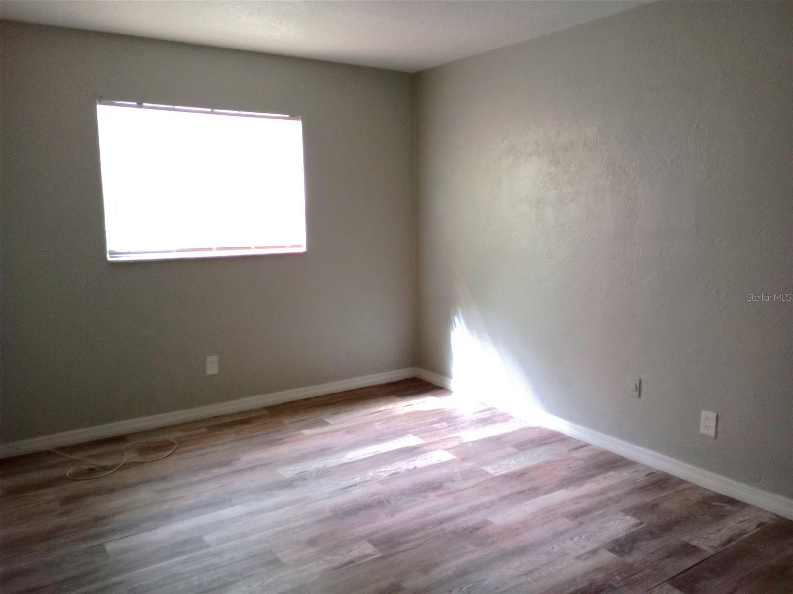 Image 4 of 6 For 1217 Kennedy Road 07