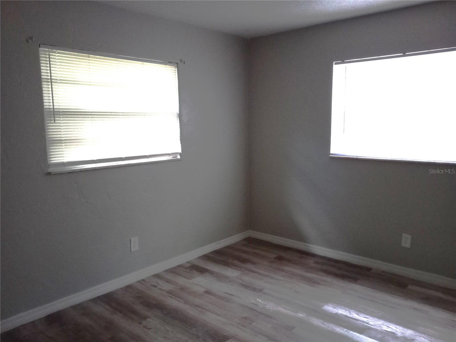 Image 6 of 6 For 1217 Kennedy Road 07