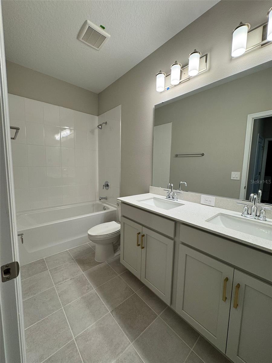 Image 10 of 19 For 5111 Railroad Vine Street