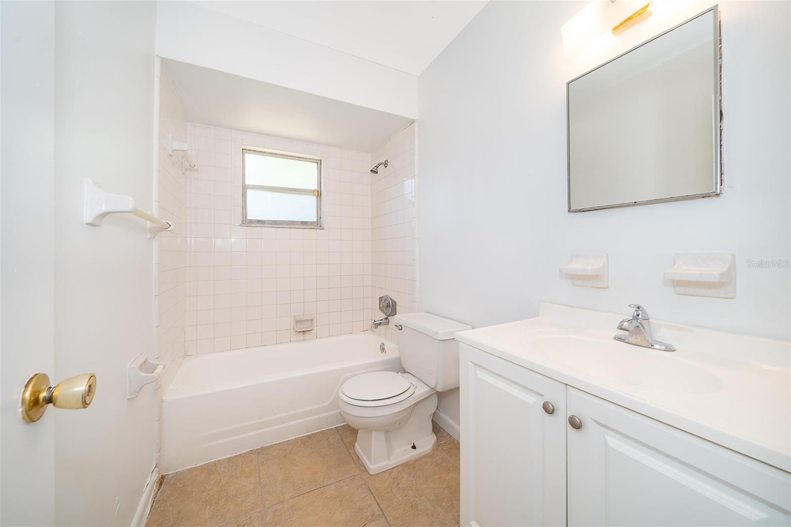 Image 11 of 13 For 828 Ballard Street