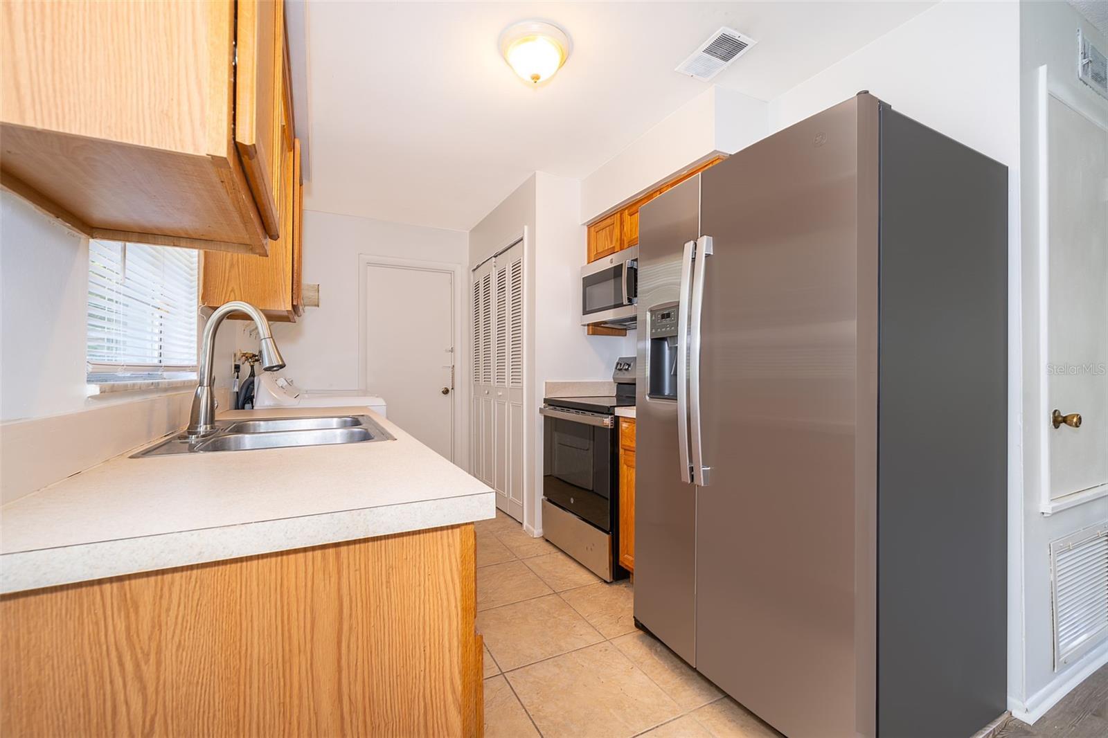 Image 5 of 13 For 828 Ballard Street