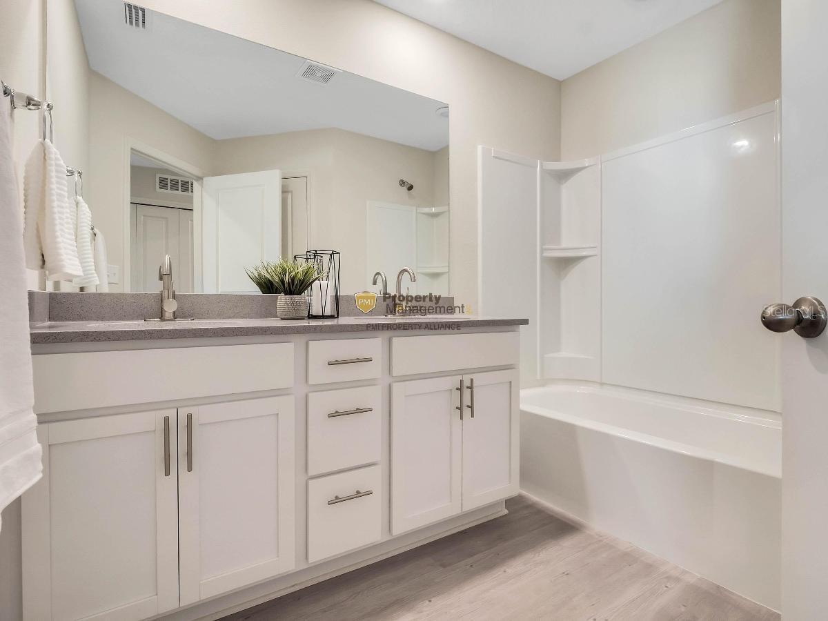 Image 5 of 11 For 2908 Oak Park Way 7