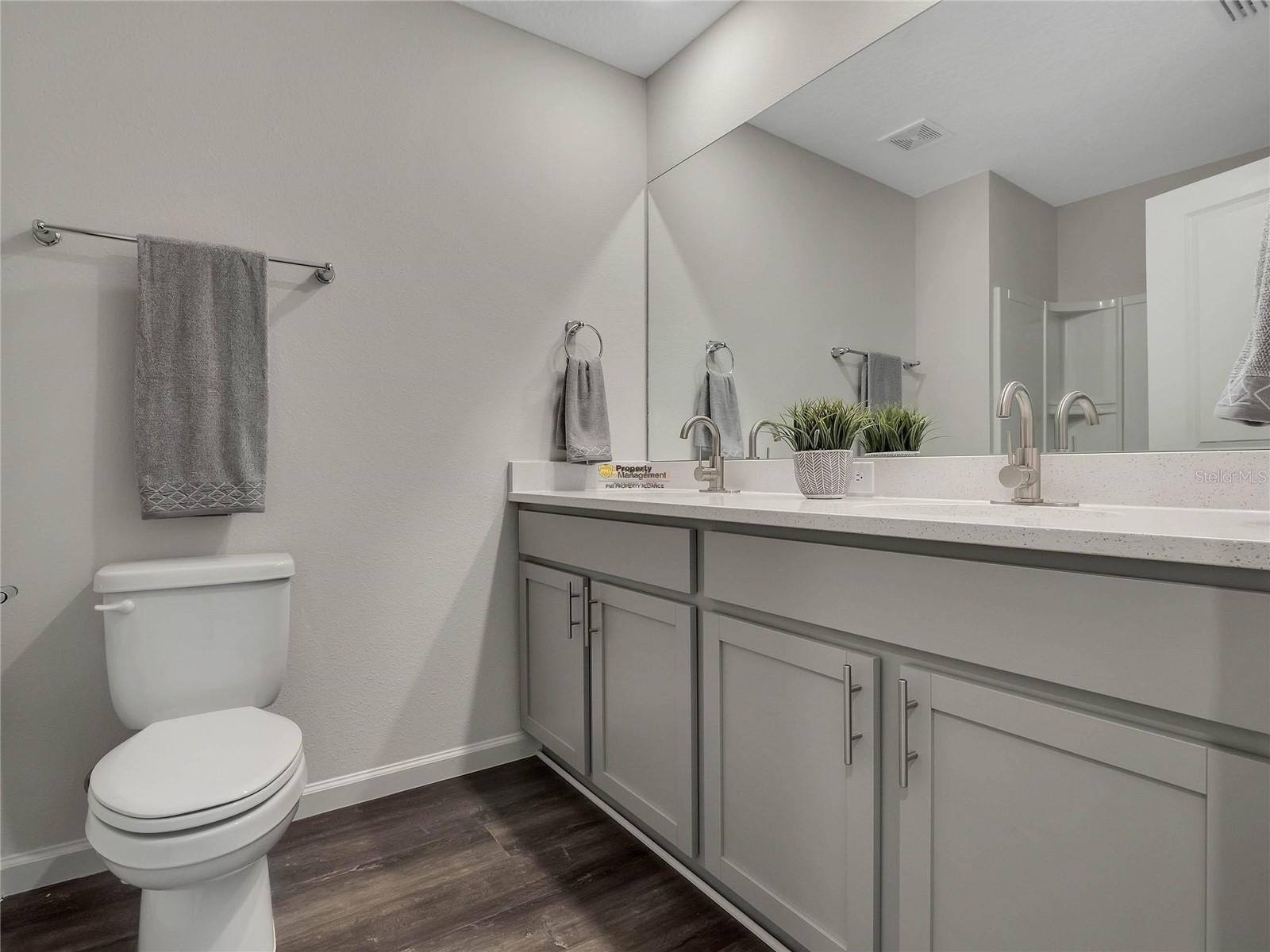 Image 7 of 11 For 2908 Oak Park Way 7