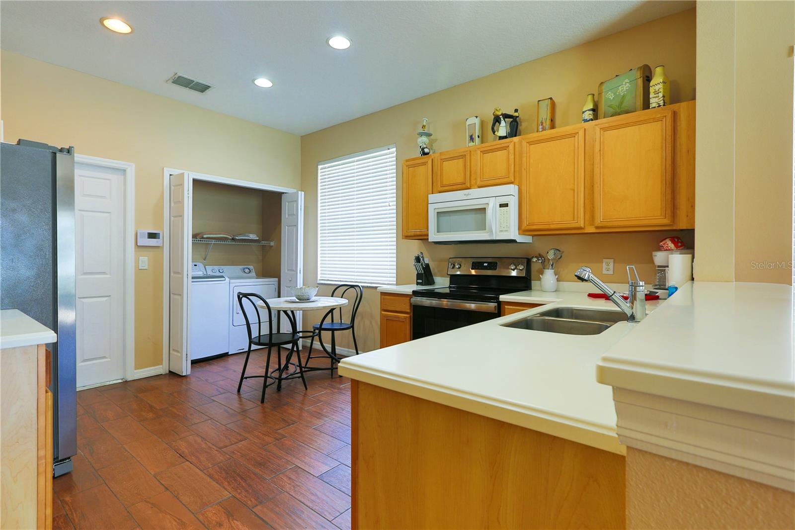 Image 14 of 27 For 331 Henley Circle