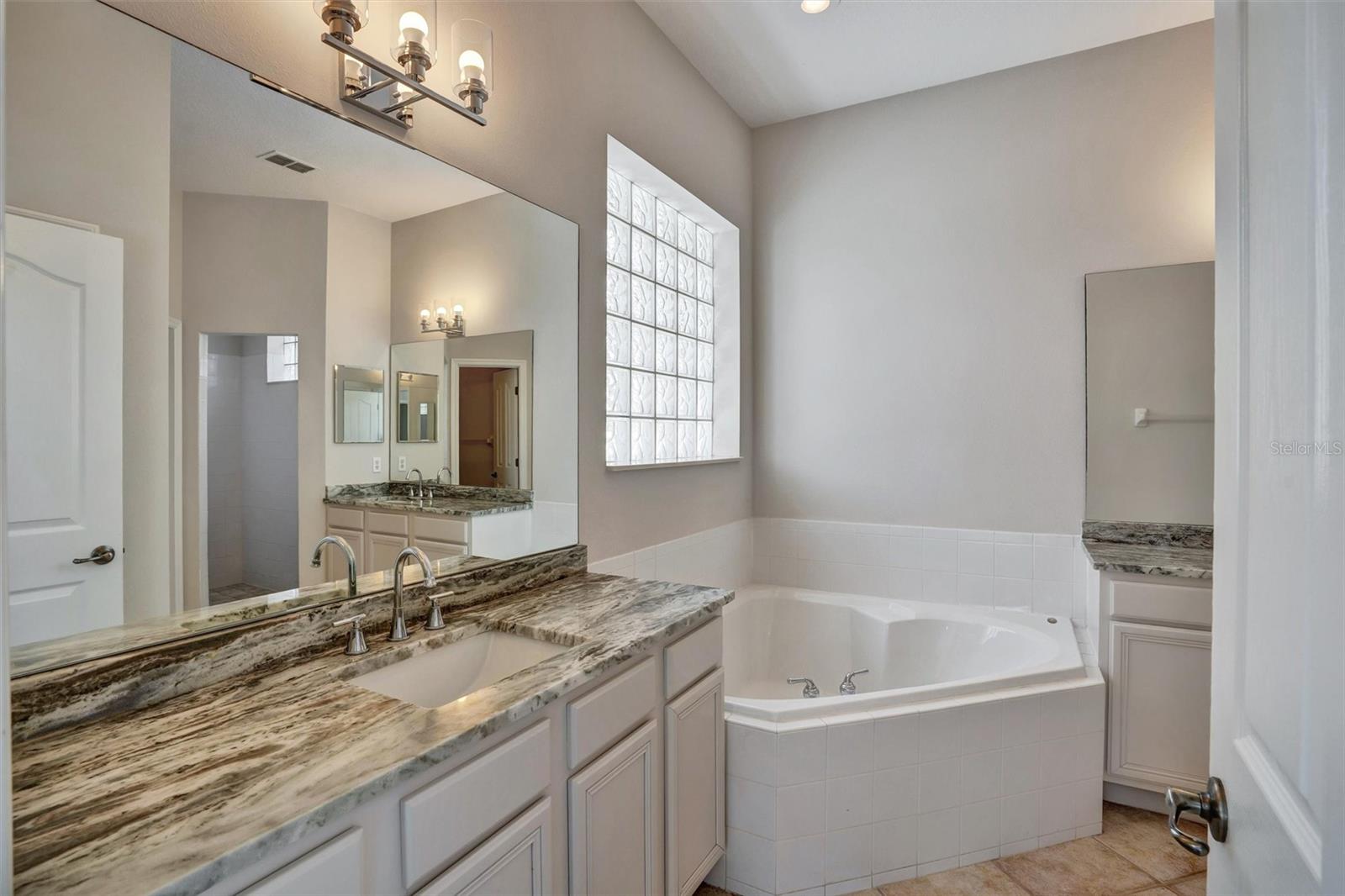 Image 12 of 18 For 10606 Holly Crest Drive