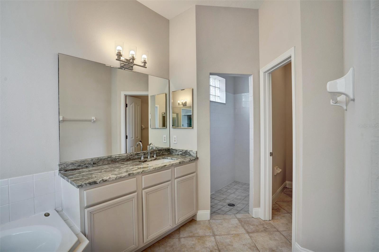 Image 13 of 18 For 10606 Holly Crest Drive