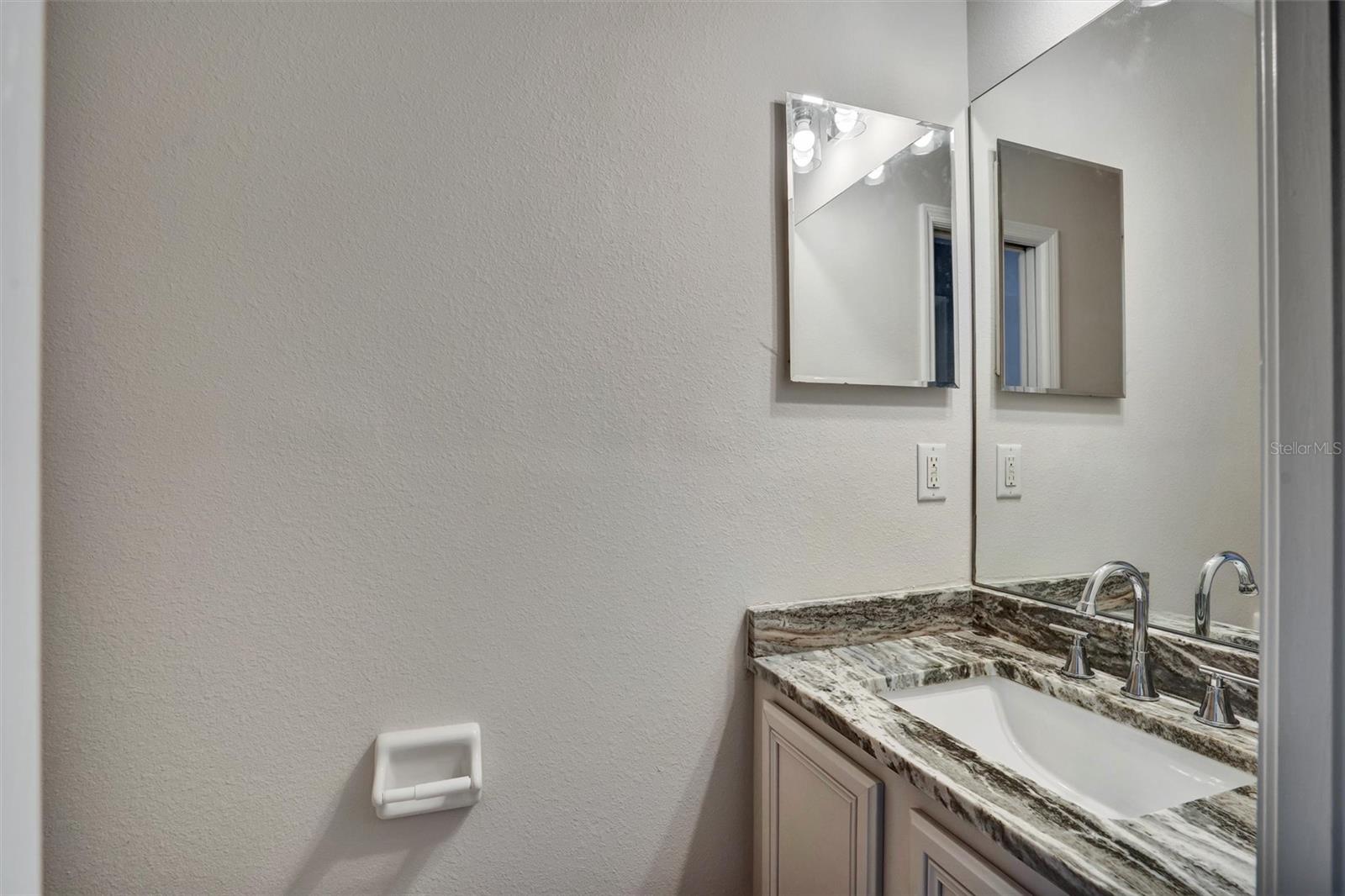 Image 6 of 18 For 10606 Holly Crest Drive