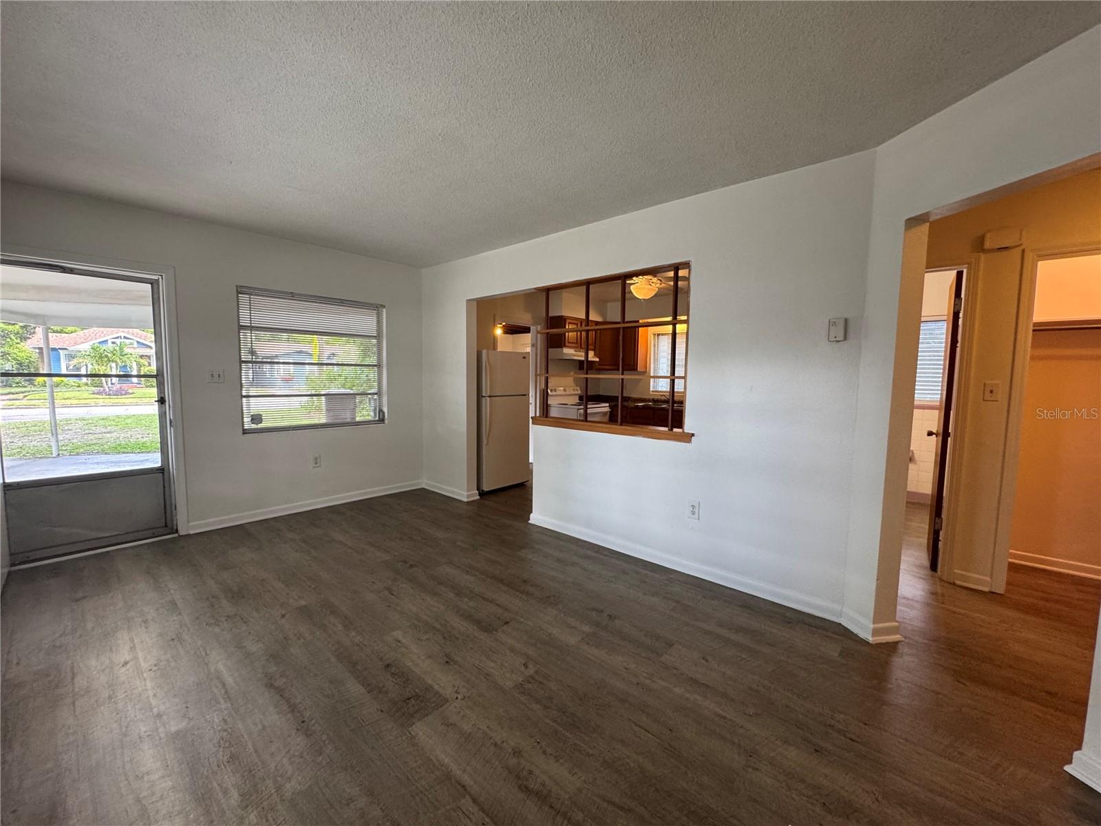 Image 4 of 29 For 1307 Ferncreek Ave Avenue