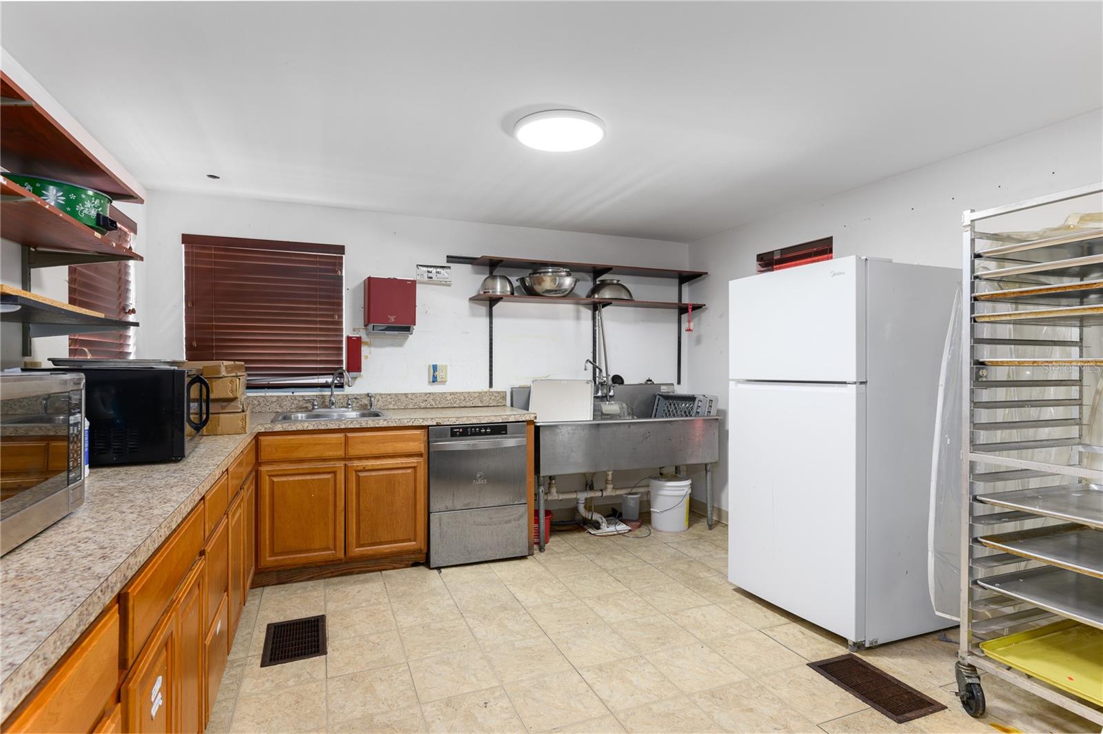 Image 42 of 47 For 325 Highland Street