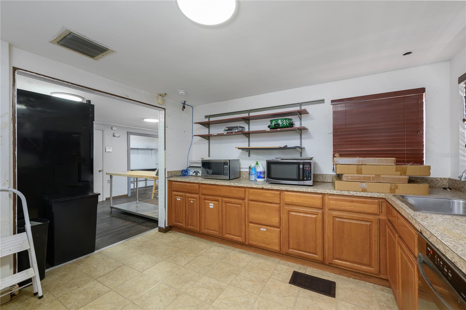 Image 43 of 47 For 325 Highland Street