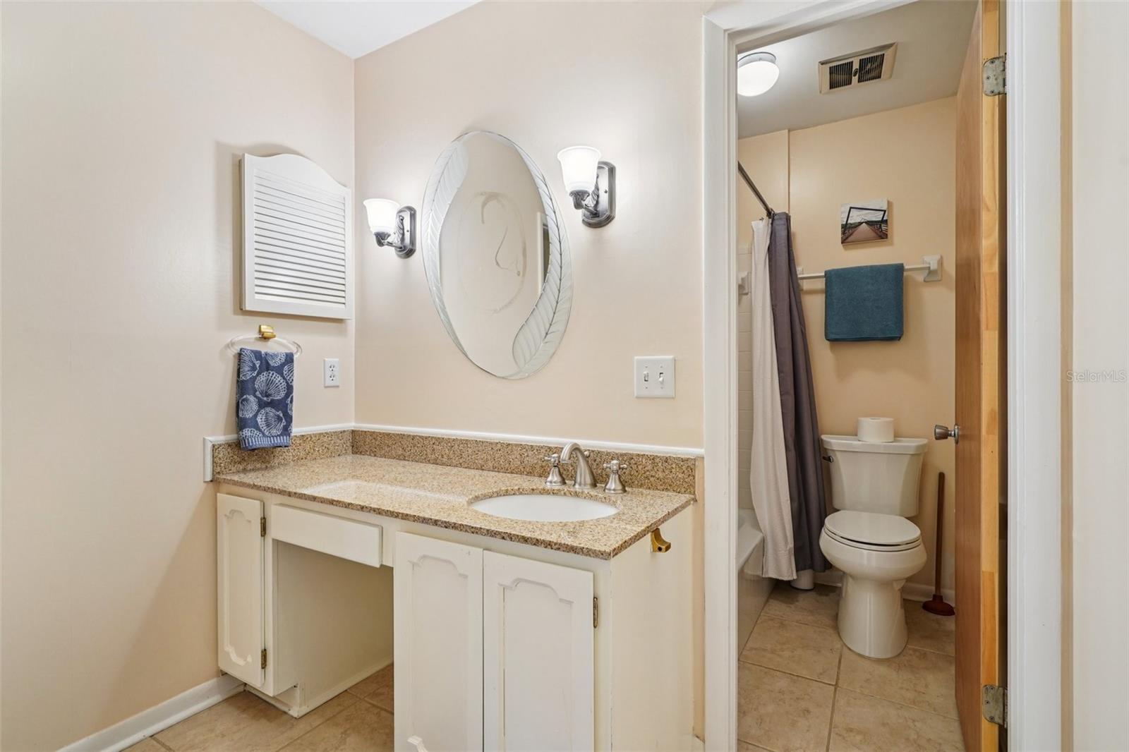 Image 14 of 21 For 711 6th Place