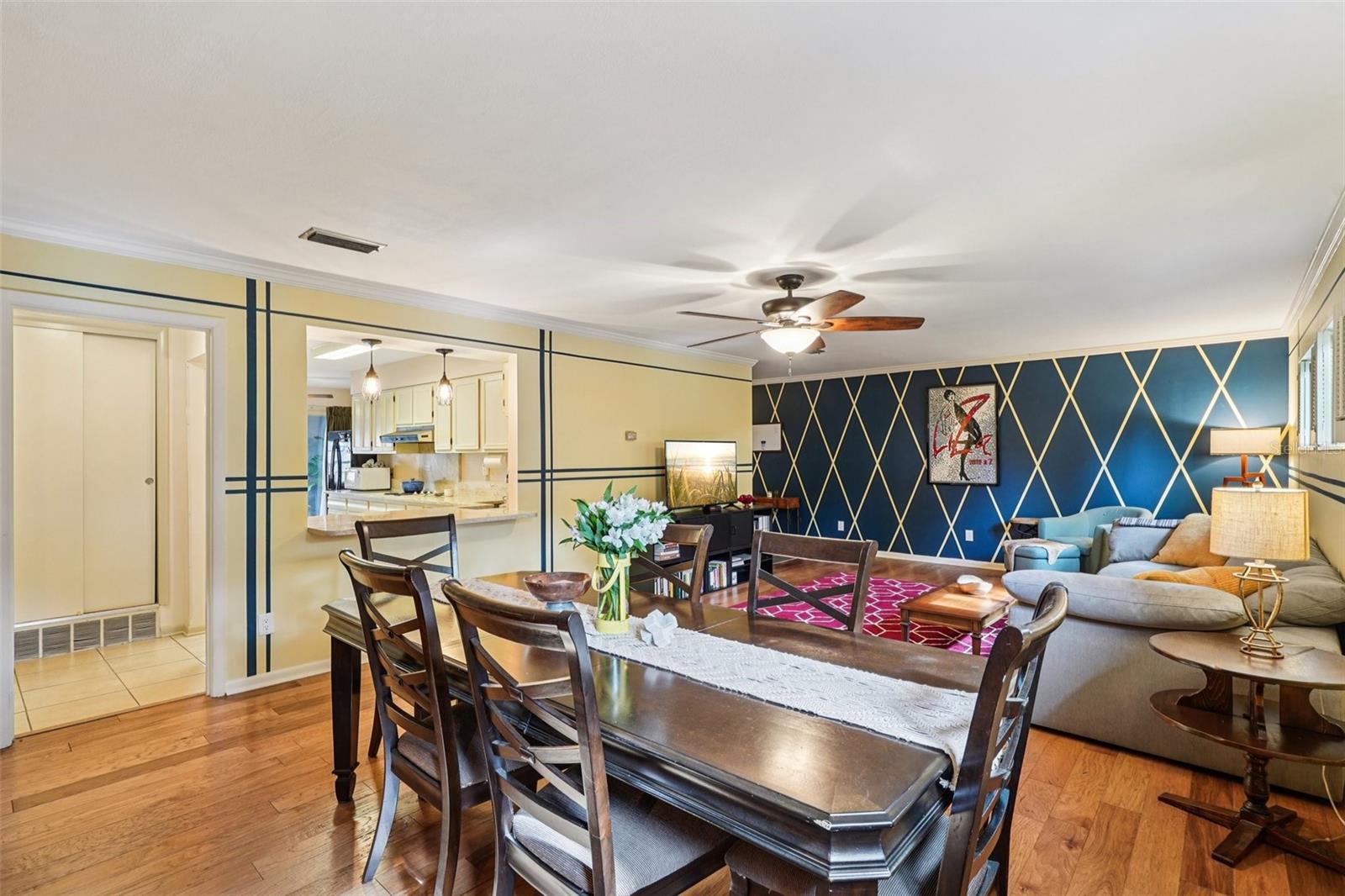Image 6 of 21 For 711 6th Place
