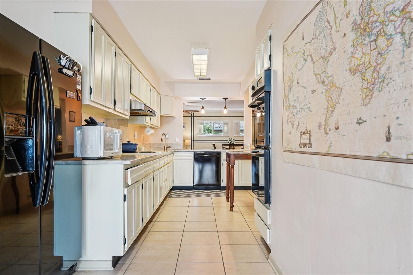 Image 7 of 21 For 711 6th Place