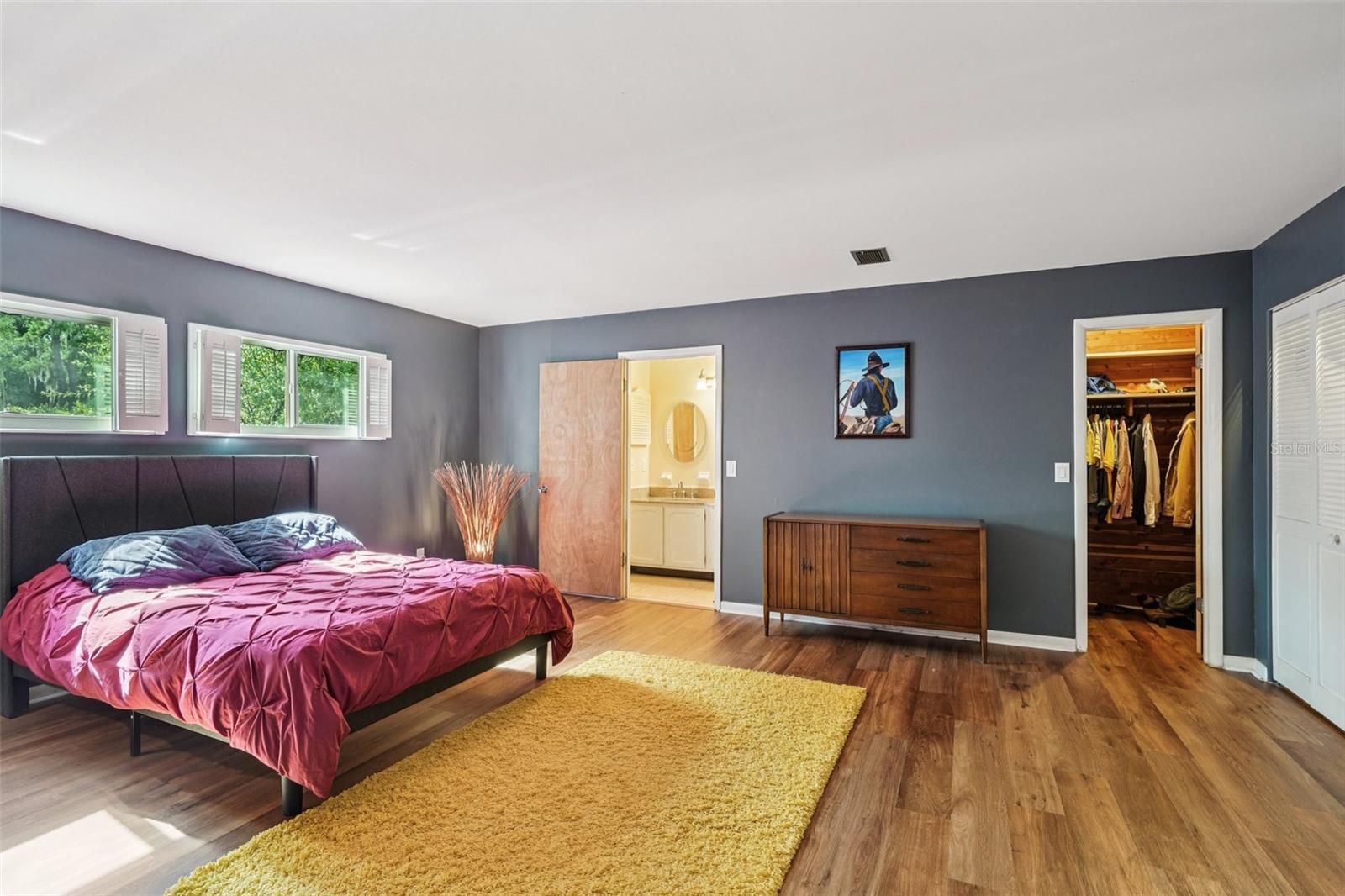 Image 9 of 21 For 711 6th Place