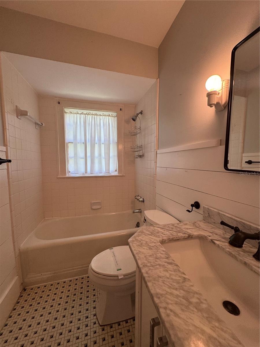 Image 10 of 11 For 500 Gatlin Avenue