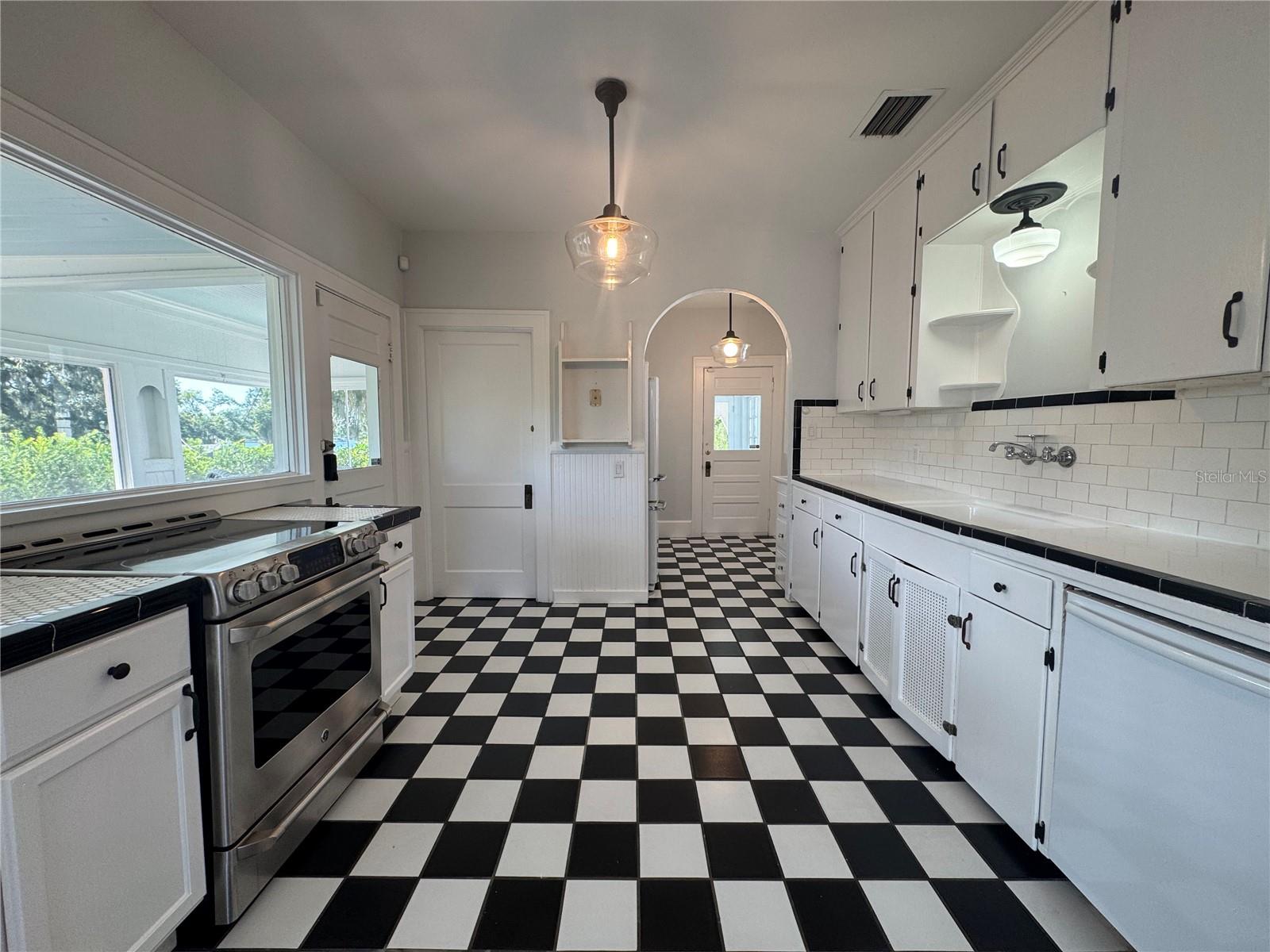 Image 3 of 11 For 500 Gatlin Avenue