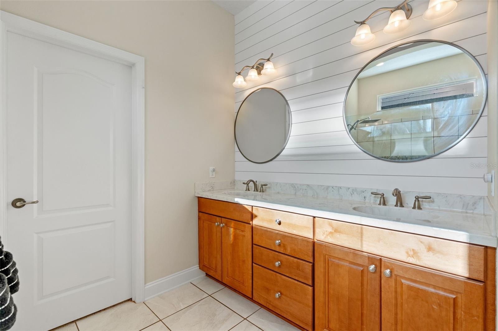 Image 21 of 39 For 16746 Abbey Hill Court