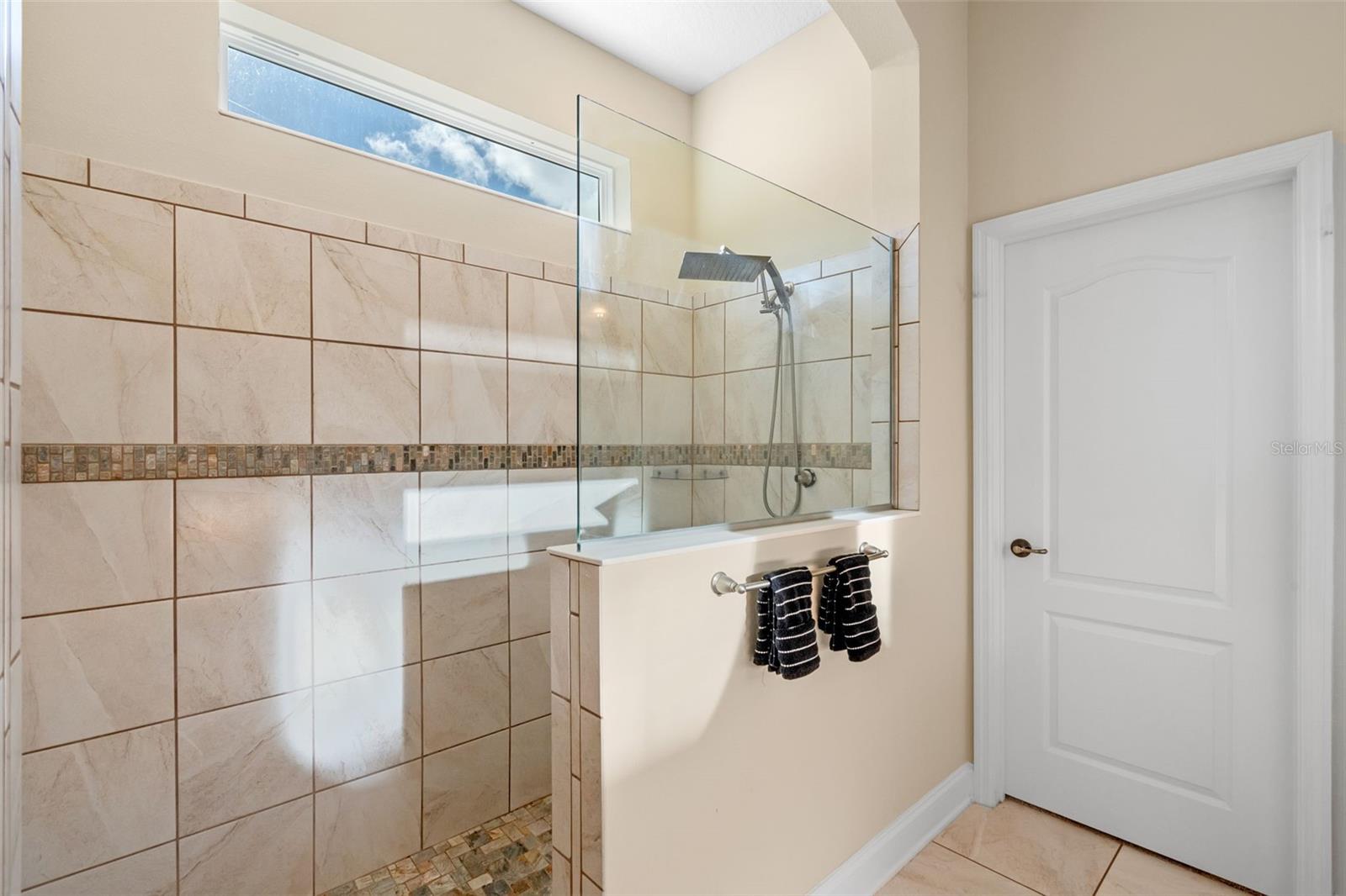 Image 22 of 39 For 16746 Abbey Hill Court