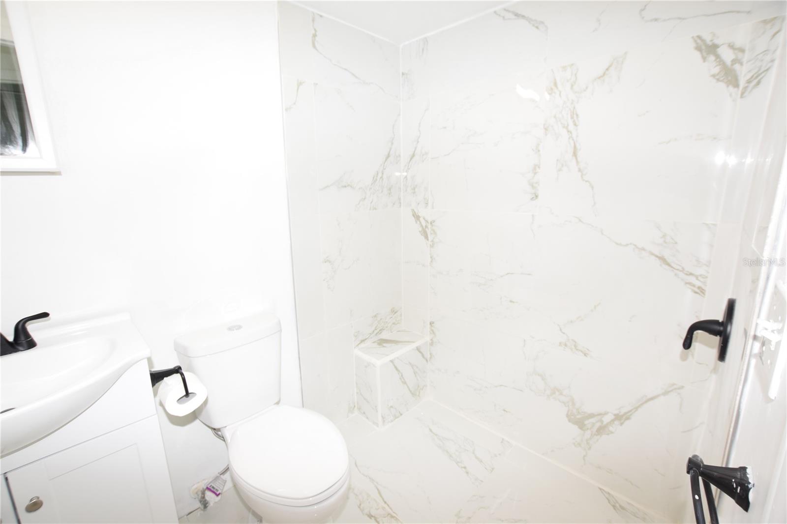 Listing photo id 9 for 911 59th Court